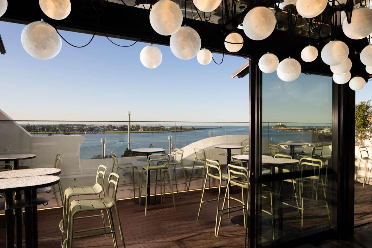 Qt Newcastle Ξενοδοχείο Εξωτερικό φωτογραφία The rooftop bar at the Hotel del Coronado