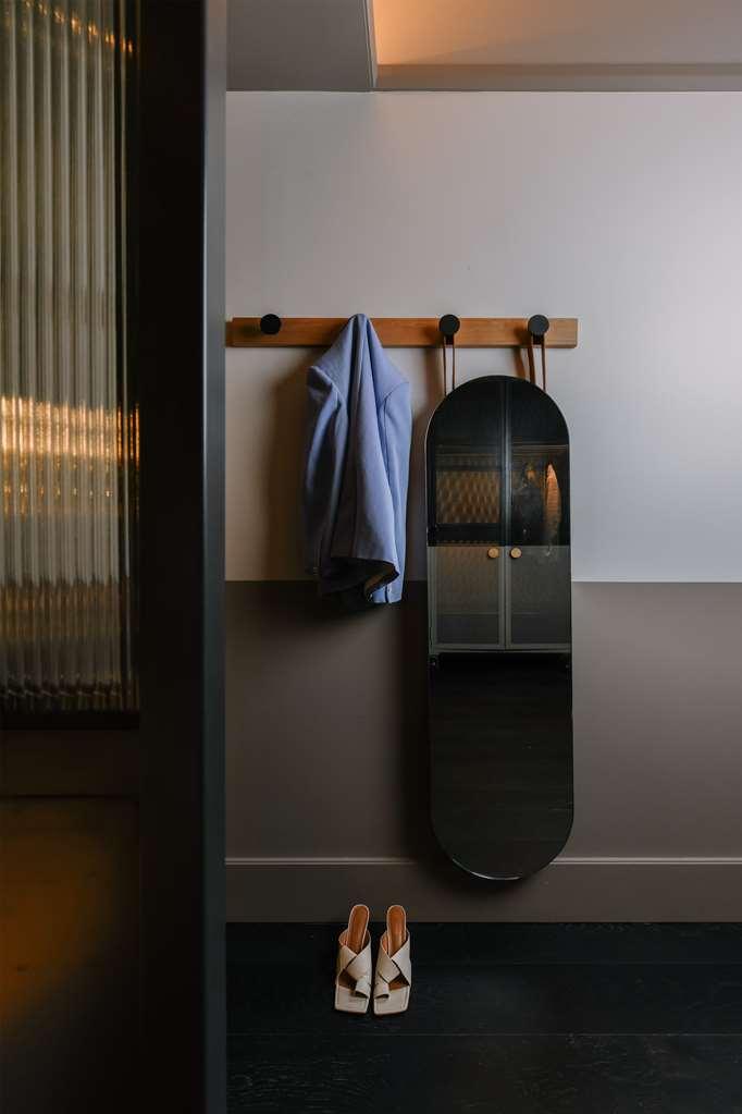 Qt Newcastle Ξενοδοχείο Δωμάτιο φωτογραφία A coat rack