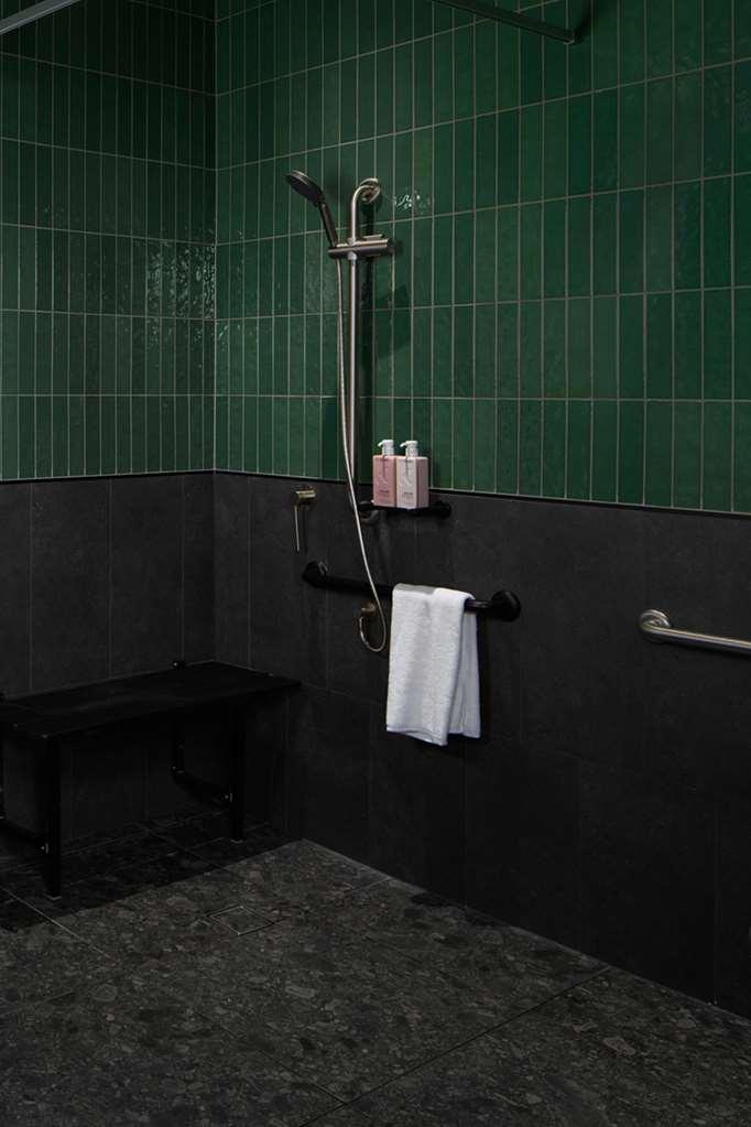 Qt Newcastle Ξενοδοχείο Εξωτερικό φωτογραφία A shower in a Japanese onsen
